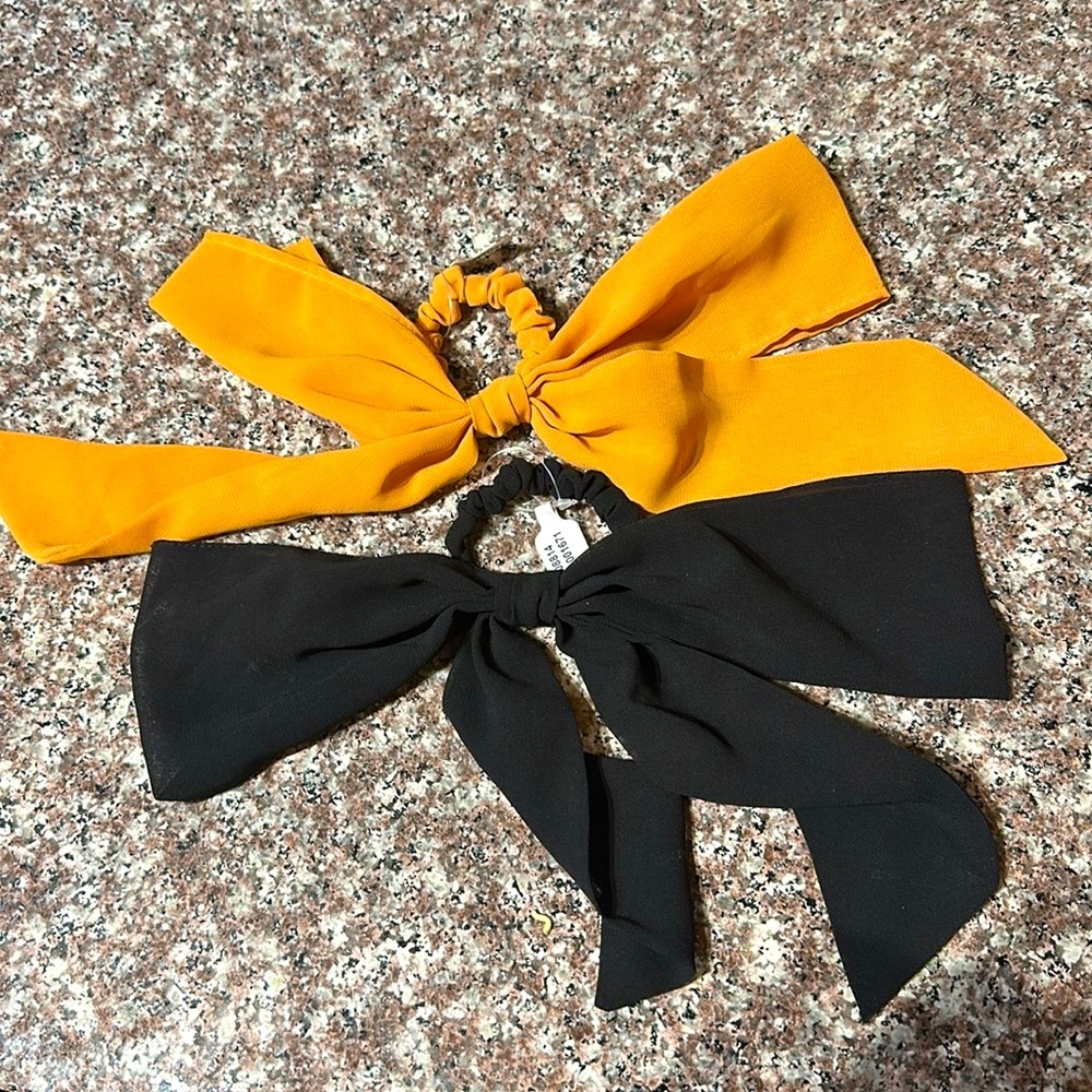 NWT Urban Outfitter Hair Bows